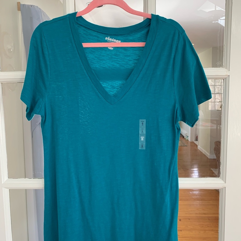 NWT Old Navy top in turquoise large V neck